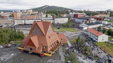 Bergbaustadt | Schweden: Kirunas Kirche auf Rädern