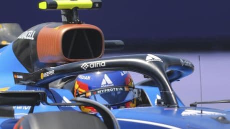 Un 'impeding' castiga a Sainz: "Estoy muy molesto, no hay consuelo"
