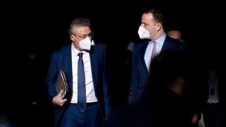 Jens Spahn und die Pandemie: "Das habe ich ja gestern Abend schon mit dem Taschenrechner widerlegt"