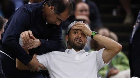 Wimbledon : mené deux sets à zéro, Sinner profite de l’abandon déchirant de Dimitrov pour rejoindre les quarts