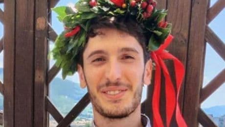 Alessandro Croce morto ad Edimburgo per vedere gli Oasis, colpito da una crisi cardiaca in hotel. «Al concerto non è mai arrivato»