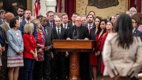 Texas aprueba el mapa electoral de la Discordia entre asedio policial y fuga demócrata