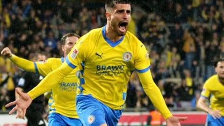 Fußball: Eintracht Braunschweig bleibt Zweitligist - Rettung nach Verlängerung