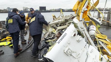 El helicóptero de la familia catalana muerta se partió en tres antes de caer al río Hudson