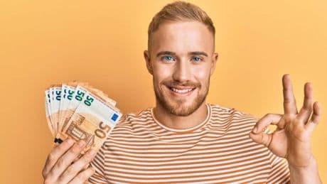 Te contamos cómo conseguir hasta 750€ al traer tu nómina, invitar a amigos y cumplir las condiciones de estos bancos