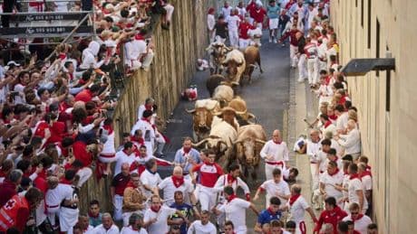 Todo lo que debes saber sobre el día de las personas mayores de San Fermín 2025: quinto encierro, danzas y teatro