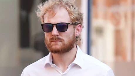 Police officer jailed after sharing graphic images of dying man