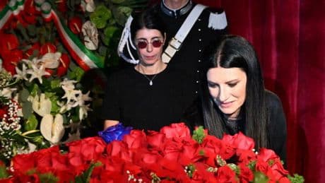 Pippo Baudo, Laura Pausini in lacrime: «Ha regalato un sogno alla mia famiglia». Da Morandi a Giorgia e i Jalisse, anche la musica in lutto