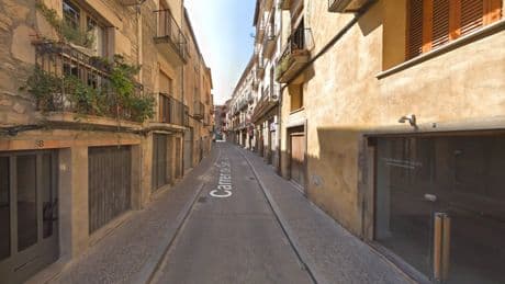 Un muerto y dos heridos en el incendio de un edificio en Tàrrega