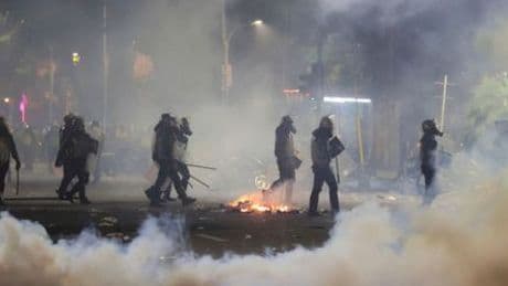Indonesien streicht Privilegien für Abgeordnete nach tagelangen Protesten und Ausschreitungen