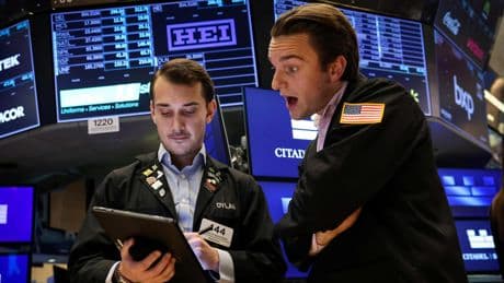 Wall Street echa el freno a la espera de que la Fed mantenga los tipos: el S&P 500 intenta recuperar los 6.000 puntos
