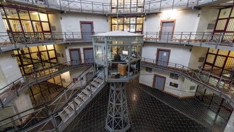 Selbstmorde verhindern: Krise hinter Gittern: Was Gefängnisse gegen Suizide tun