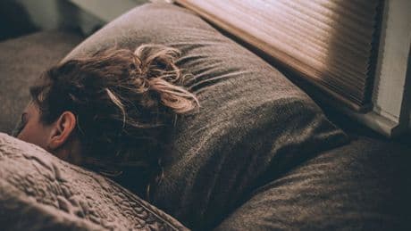 El secreto para dormir mejor podría estar en tu rutina matutina