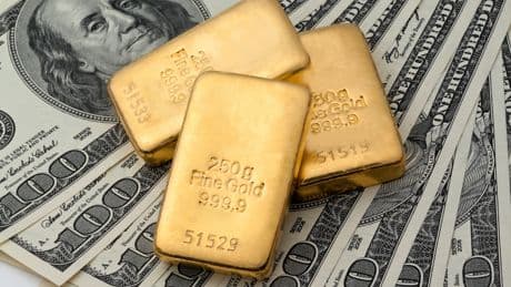 El oro pulveriza récords con las caídas del dólar
