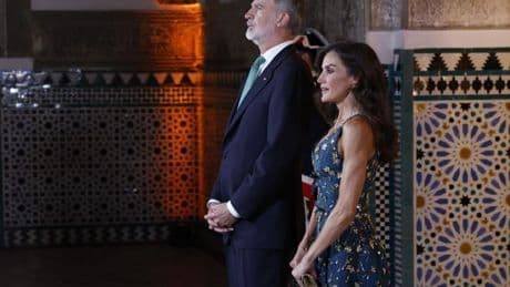 Los regalos a la familia real: desde una antorcha olímpica a una grapadora, un test de vitaminas y una mantelería ucraniana
