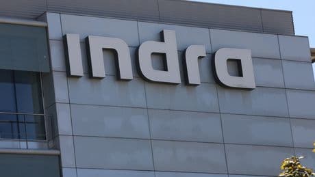 Indra acaricia los 6.000 millones de capitalización tras doblar su precio en 2025