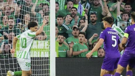 Abde es un show: marca un gol fantasma y empieza a celebrar antes de saber si la pelota ha entrado