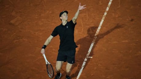 Sinner vence y convence en la vuelta al tenis en su guarida de Roma