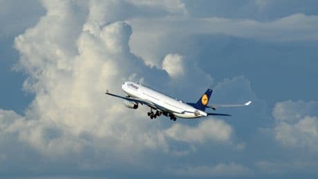 Plane flew for 10 minutes with no one at the controls after co-pilot fainted