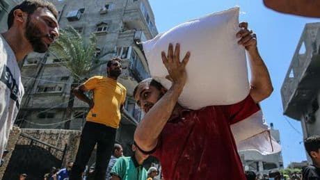 Gaza, gli spari sugli aiuti: Israele ora ammette le colpe. Quasi 800 persone uccise mentre erano in fila
