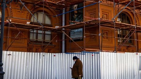 Putin Widens Effort to Control Russia’s Internet