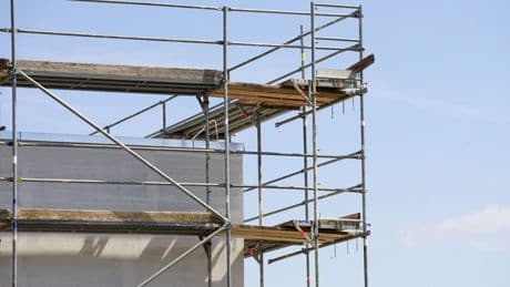 Handwerker stürzt im Vogtland in Sachsen von Baugerüst und stirbt