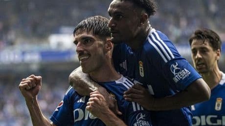 El Oviedo toma ventaja en Almería (1-2)