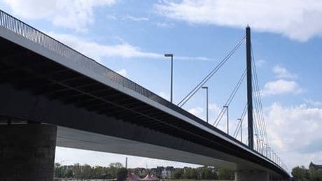 Düsseldorf: Schiffsführer durchbrechen Polizeisperre auf dem Rhein und beschimpfen Beamte