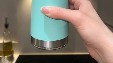 'Yeti tumbler that keeps drinks 'ice cool' for hours drops to £4 in deal stack'
