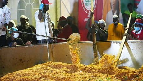 Nigerian chef breaks jollof rice world record with 8,780kg dish