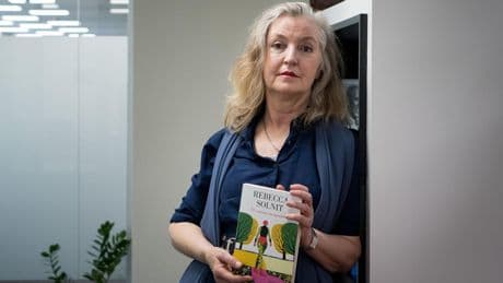 Rebecca Solnit: "Lo más aterrador en mi vida han sido los hombres"