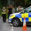 Volle Britse schoolbus schiet van helling af na uitje, zeker één kind overleden