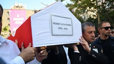 Eski CHP Genel Başkanı Altan Öymen son yolculuğuna uğurlandı
