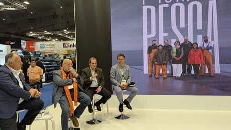 Los pescadores catalanes alertan que las poblaciones costeras dependen de su actividad
