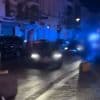 KIJK. Politie houdt wagen onder schot tijdens Lokerse Feesten, waarop bestuurder plankgas geeft en omstaanders maar net kunnen wegspringen