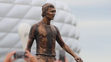Franz Beckenbauer als Denkmal: FC Bayern enthüllt neues Andenken