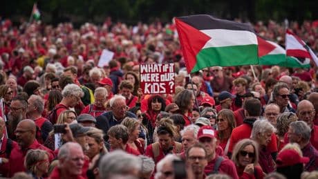 Symbolische rote Linie: Zehntausende fordern in Den Haag härteren Israel-Kurs