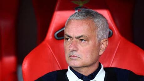 José Mourinho mis à la porte par Fenerbahçe après l’élimination du club turc lors des barrages de la Ligue des champions