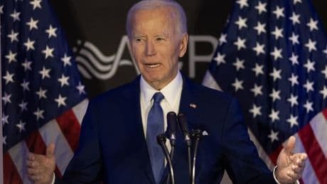 "Tant de dégâts, tant de destruction": Biden s'en prend à Trump dans son premier discours d'ex-président