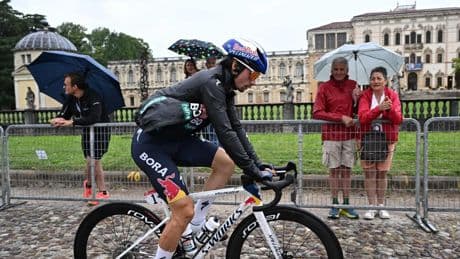 Roglic abandona el Giro de Italia tras una caída