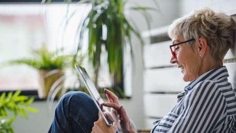 Emploi des séniors: cette étude qui montre que les plus âgés ne deviennent pas plus lents (à une condition)