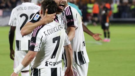 La Juventus sella con mucho sufrimiento el pase para la Champions