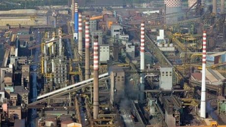 Ex Ilva, la nuova gara divide le fabbriche. Svolta green senza fondi