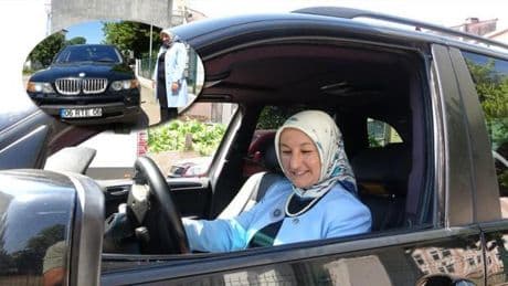 Bu otomobilin plakası göreni şaşırtıyor! Yıllarca bekledi: 'Cumhurbaşkanımız Erdoğan'ın iktidara geldiği yıl ile yaşıt'