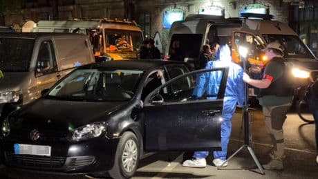 Attacke nahe Berliner Mai-Demo - Polizei findet Golf nach Schüssen in Kreuzberg