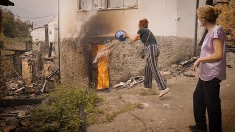 “Esa era mi casa”: el clamor de los vecinos de Ourense que luchan contra las llamas