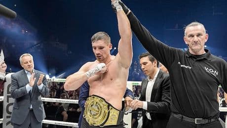 Rico Verhoeven uitgefloten tijdens titelgevecht: 'Jammer dat ze dat doen'