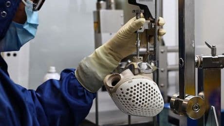 Cœur artificiel : « Carmat en appelle aux dons et à l’aide de l’Etat tout en critiquant le modèle de financement de l’innovation en France »