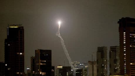 Guerra Israele-Iran, Tel Aviv ordina a 300mila persone di evacuare Teheran. Trump convoca riunione: «Avviare dialogo con Iran»