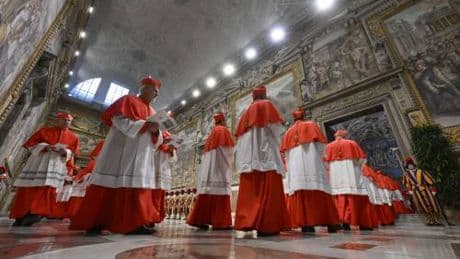 Conclave, i "100 passi" del cardinale che diventa Papa: cosa avviene
